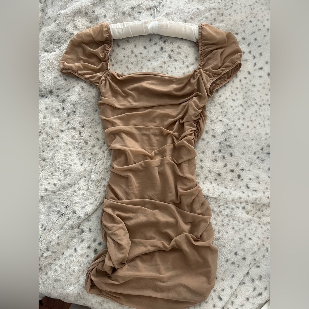 Tiger Mist Ruched puff sleeve dress in beige/tan - Size 8